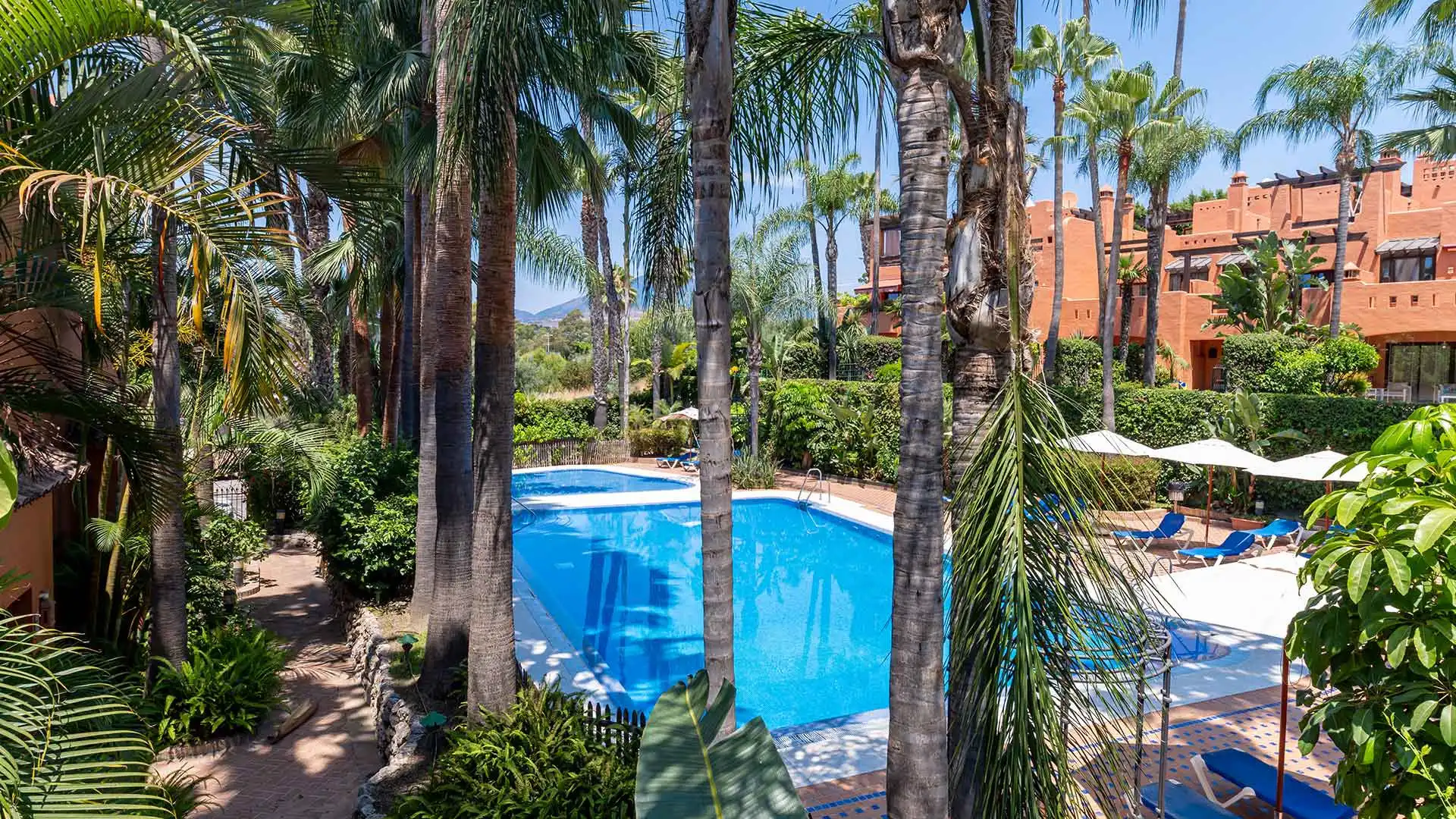 Piscina de Casa adosada de lloguer en Marbella amb Aire condicionat, Terrassa i Traster