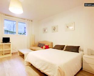 Bedroom of Study to share in  Madrid Capital  with Air Conditioner and Terrace