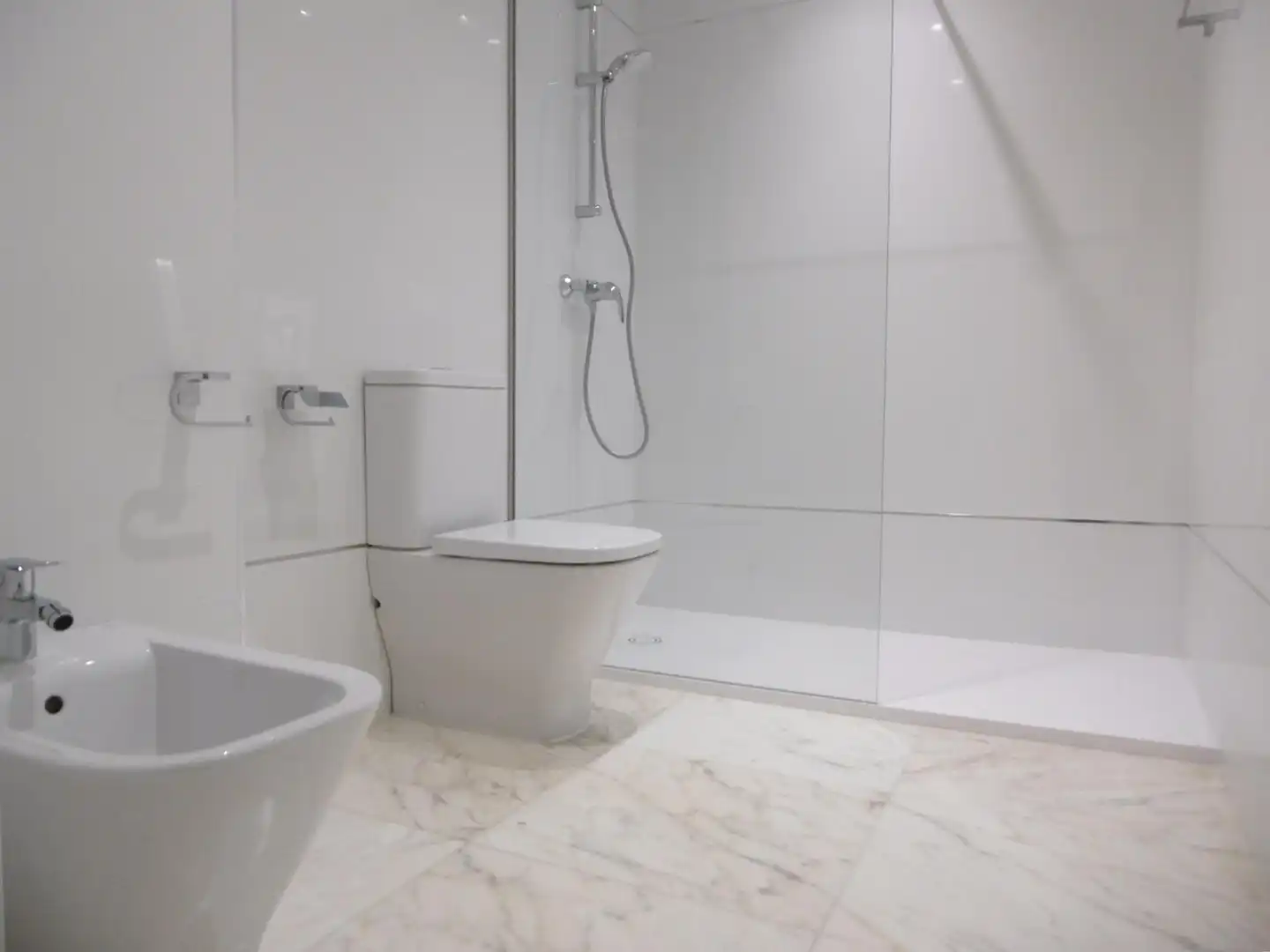 Badezimmer von Wohnungen zur Miete in Valladolid mit Heizung und Balkon