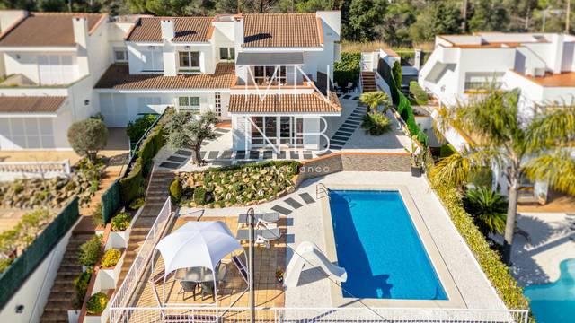 Casa adosada en Venta en Urbanitzacions