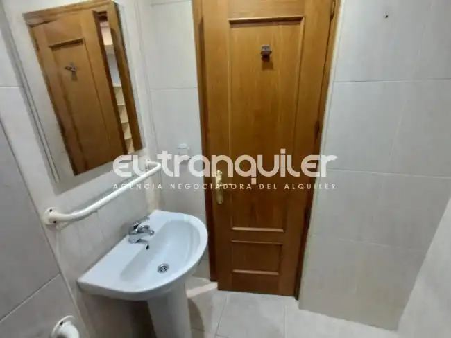 Bany de Estudi de lloguer en Madrid amb Aire condicionat, Moblat i Rentadora