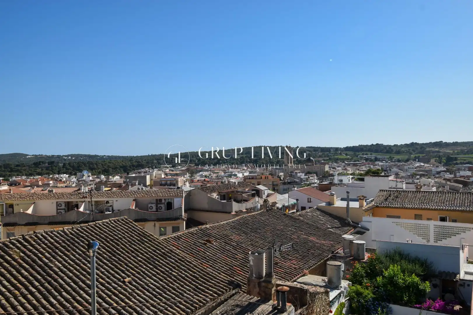 Vista exterior de Casa o xalet de lloguer en Sant Pere de Ribes amb Jardí privat i Terrassa