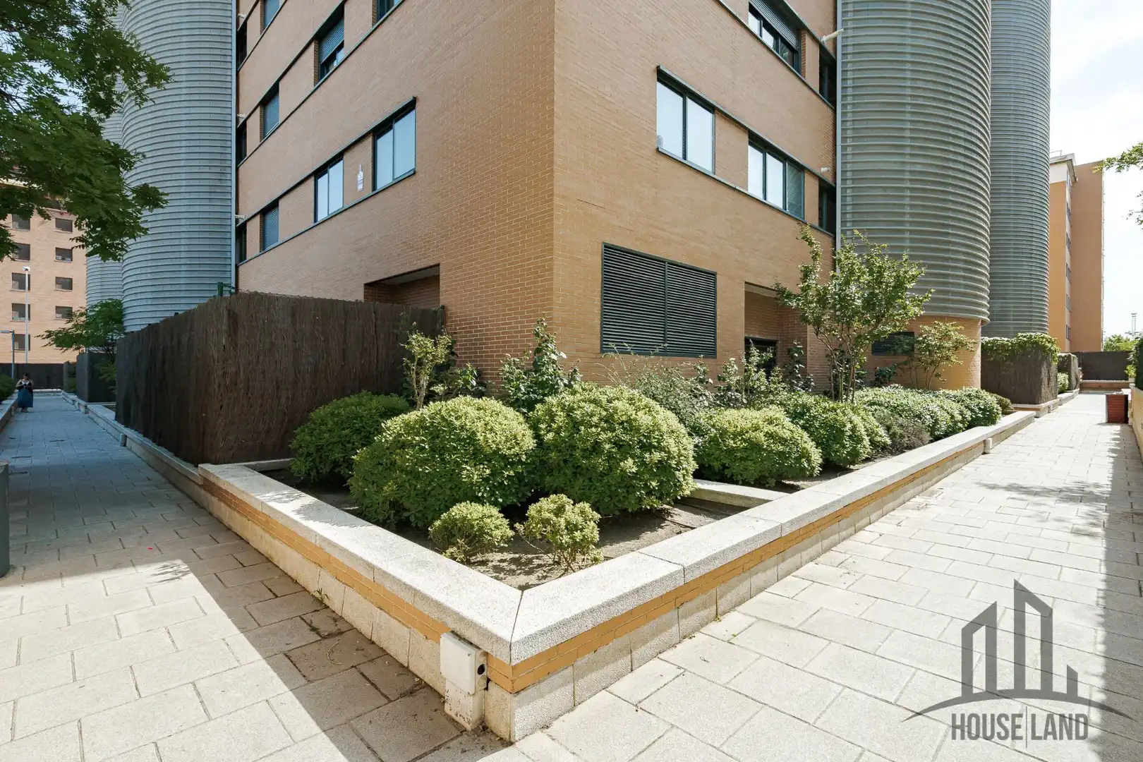 Vista exterior de Pis en venda en Madrid amb Calefacció i Piscina comunitària