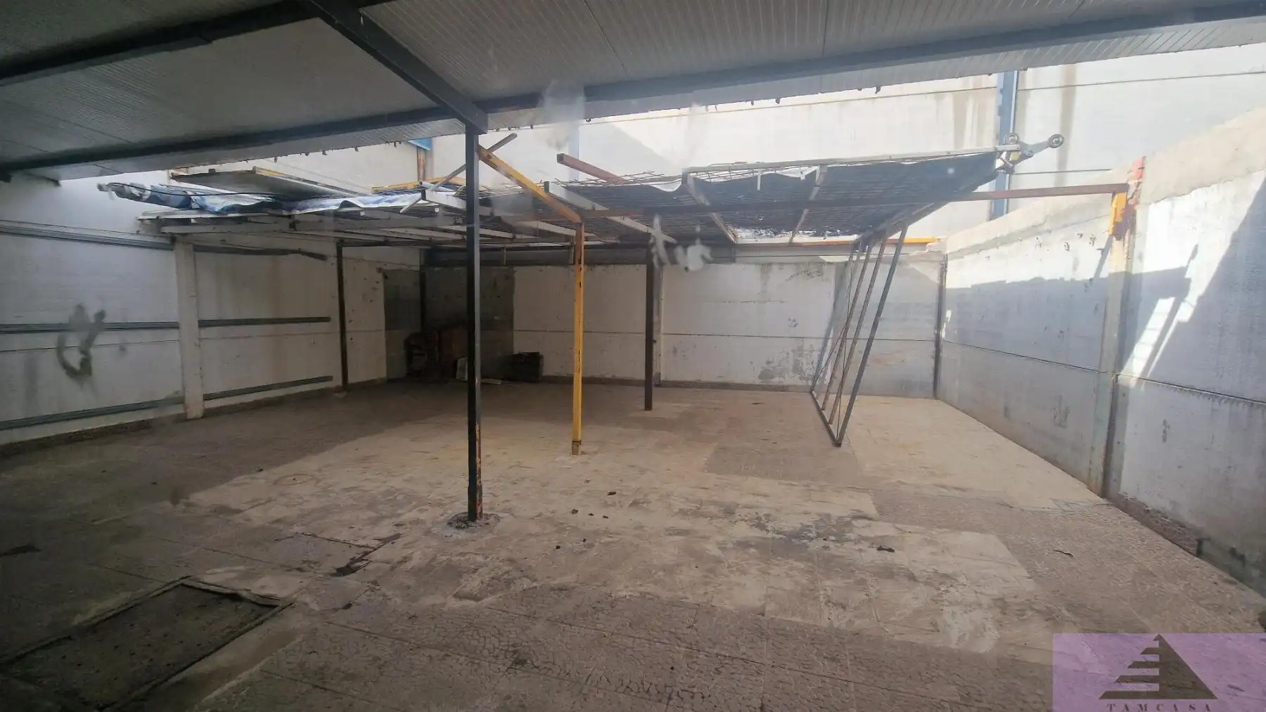 Industrial building for sale in Zona Entrada - Gasolineras