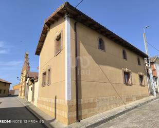 Vista exterior de Casa o xalet en venda en Santas Martas amb Calefacció i Terrassa