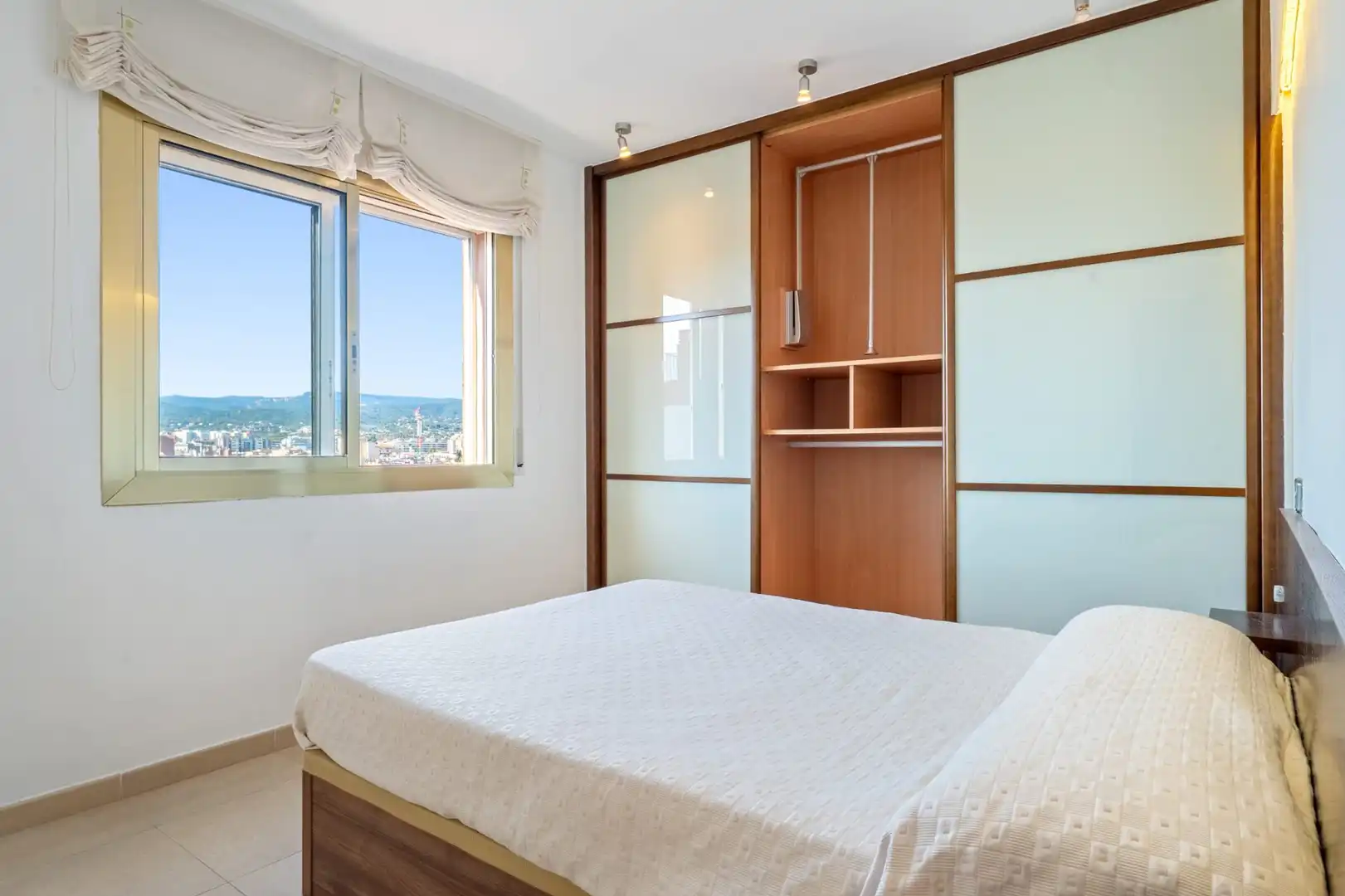 Schlafzimmer von Dachboden zum Verkauf in Reus mit Klimaanlage, Heizung und Terrasse