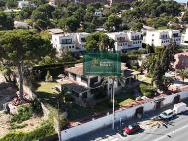 Villa à vendre à Avenida ALBUFERETA, DE LA 34