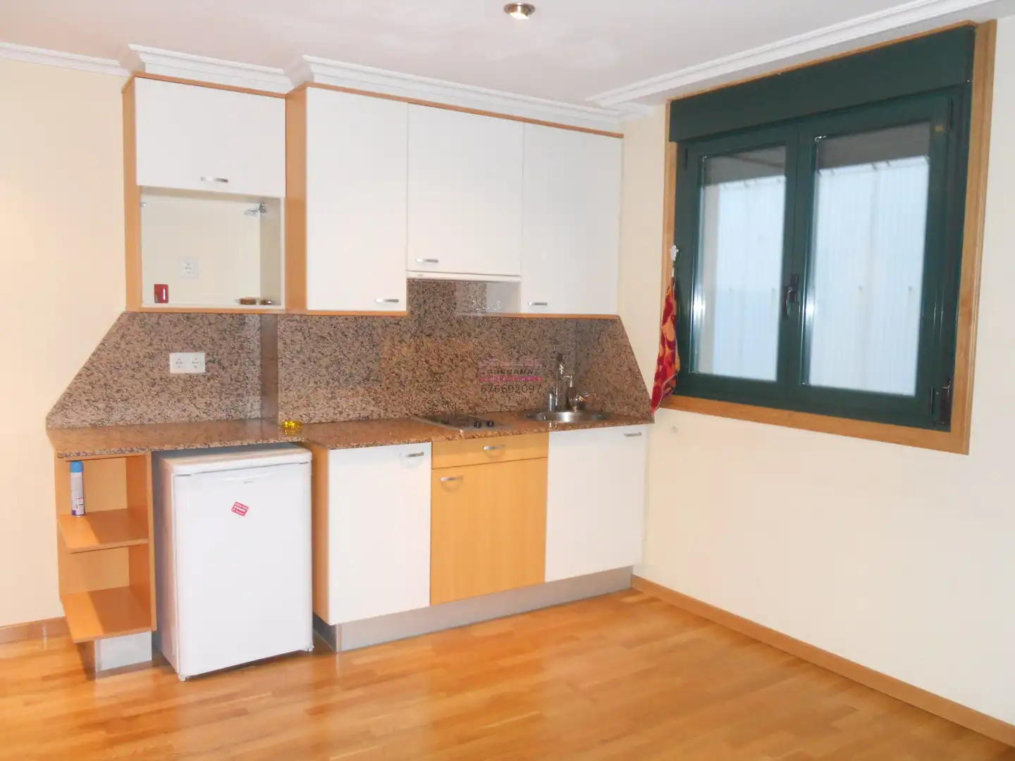 Cocina de Estudio de alquiler en Vigo  con Calefacción, Parquet y Lavadora