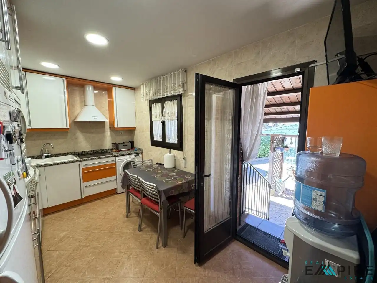 Cuina de Casa o xalet en venda en Serranillos del Valle amb Aire condicionat, Calefacció i Jardí privat