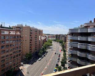 Vista exterior de Àtic en venda en  Lleida Capital amb Aire condicionat i Terrassa