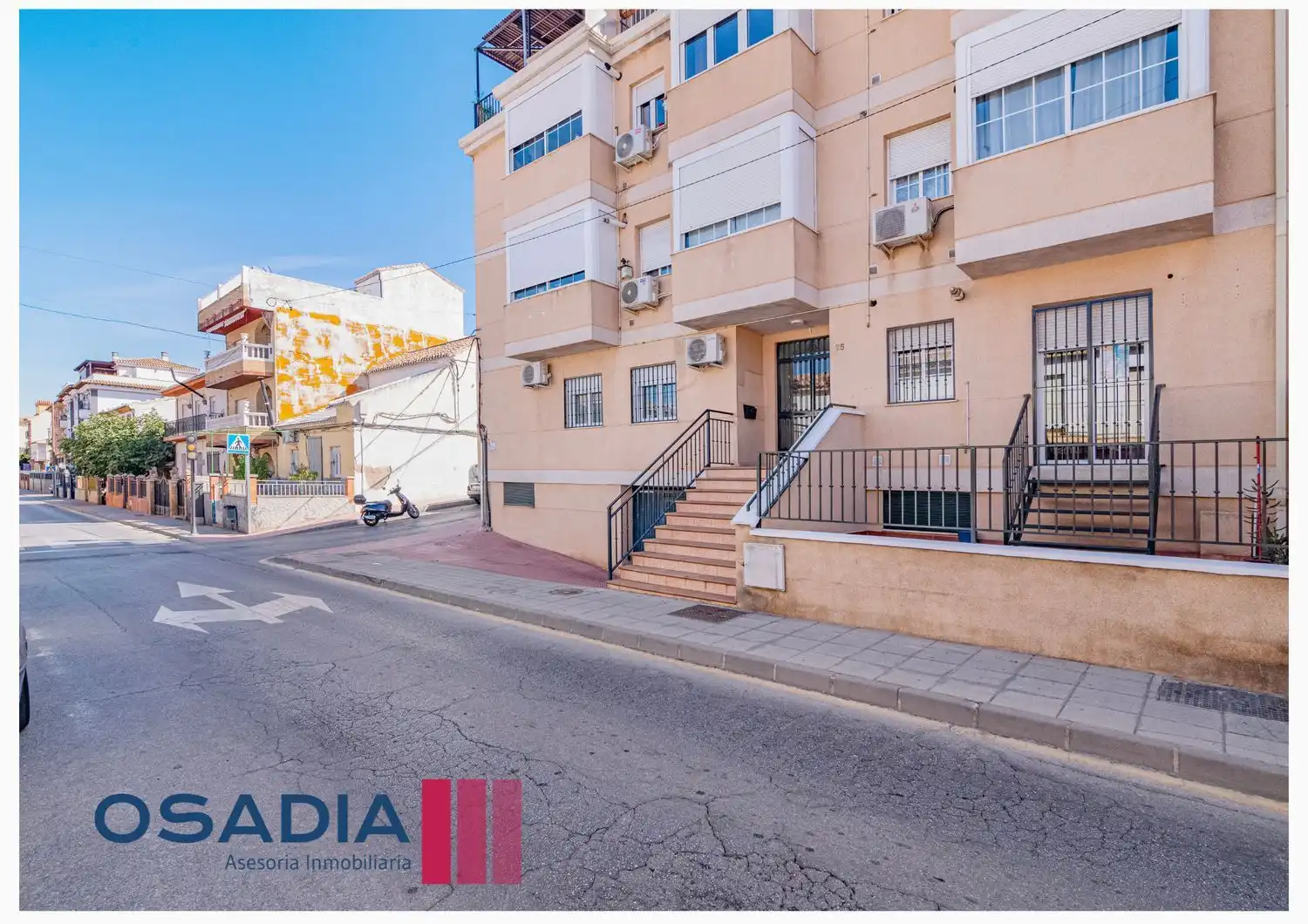 Vista exterior de Pis en venda en La Zubia