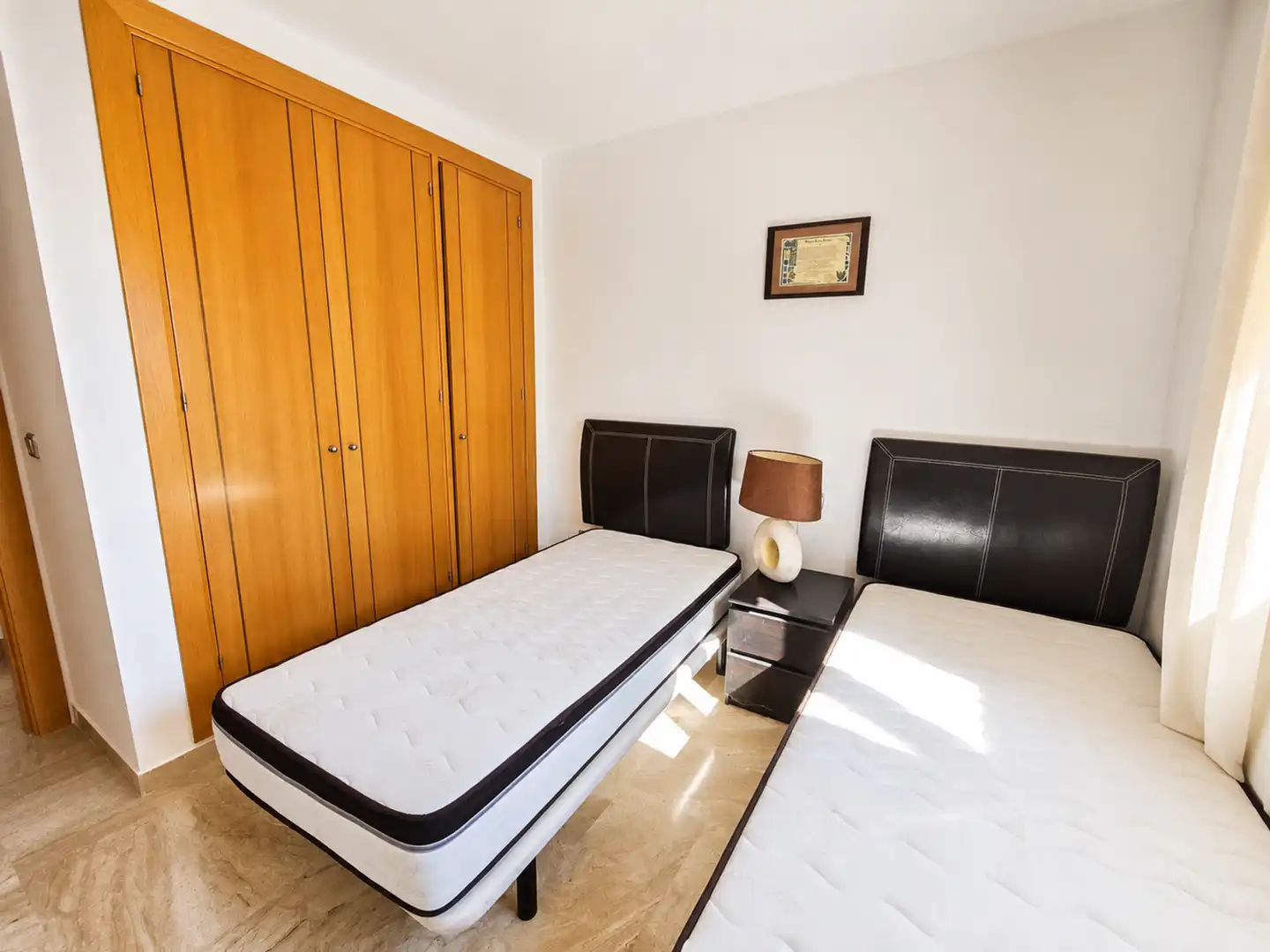 Dormitori de Apartament en venda en Casares amb Aire condicionat, Terrassa i Piscina