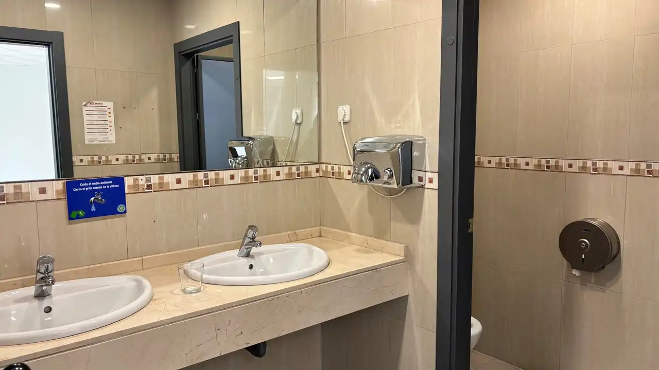 Bathroom of Industrial buildings for rent in Getafe