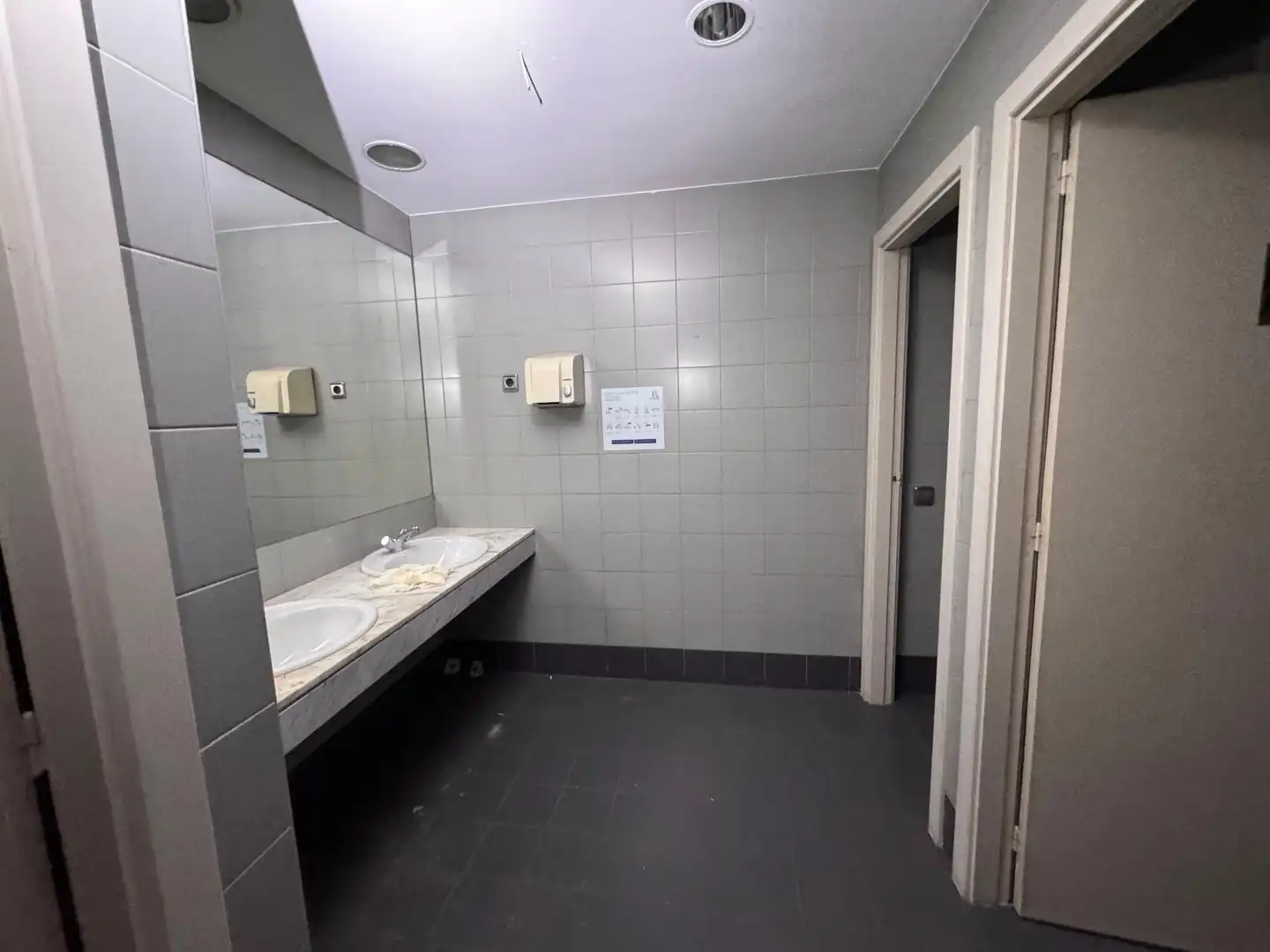 Baño de Local en venta en Badalona