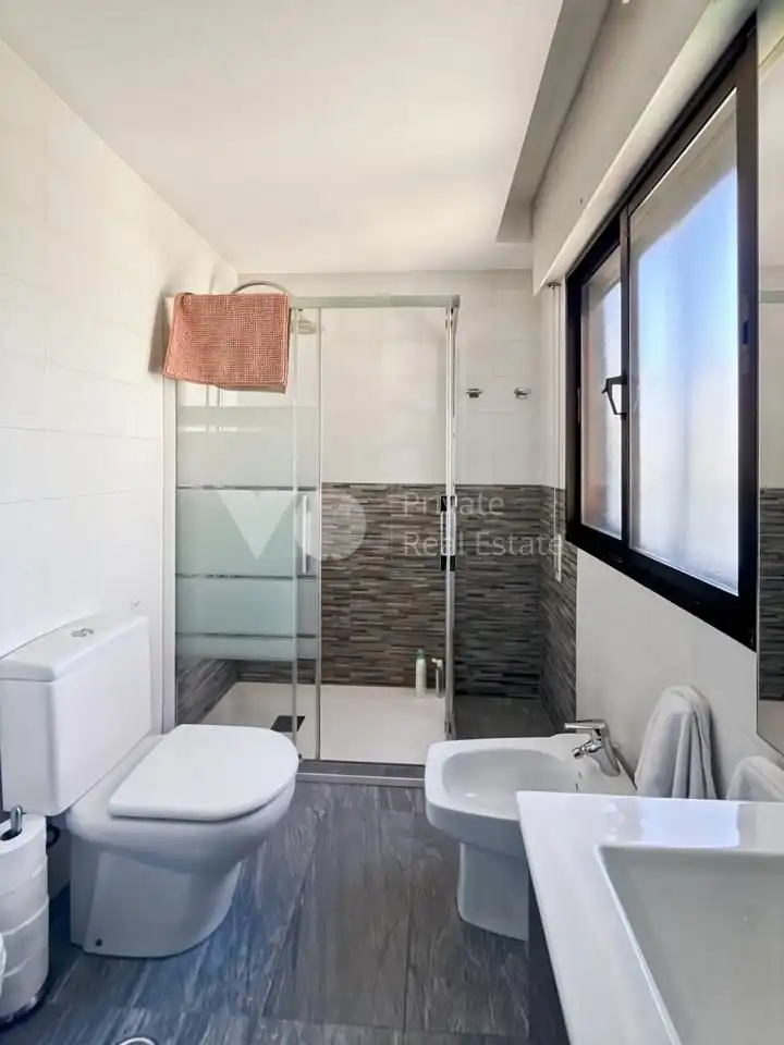 Baño de Casa adosada en venta en Majadahonda con Aire acondicionado, Calefacción y Jardín privado