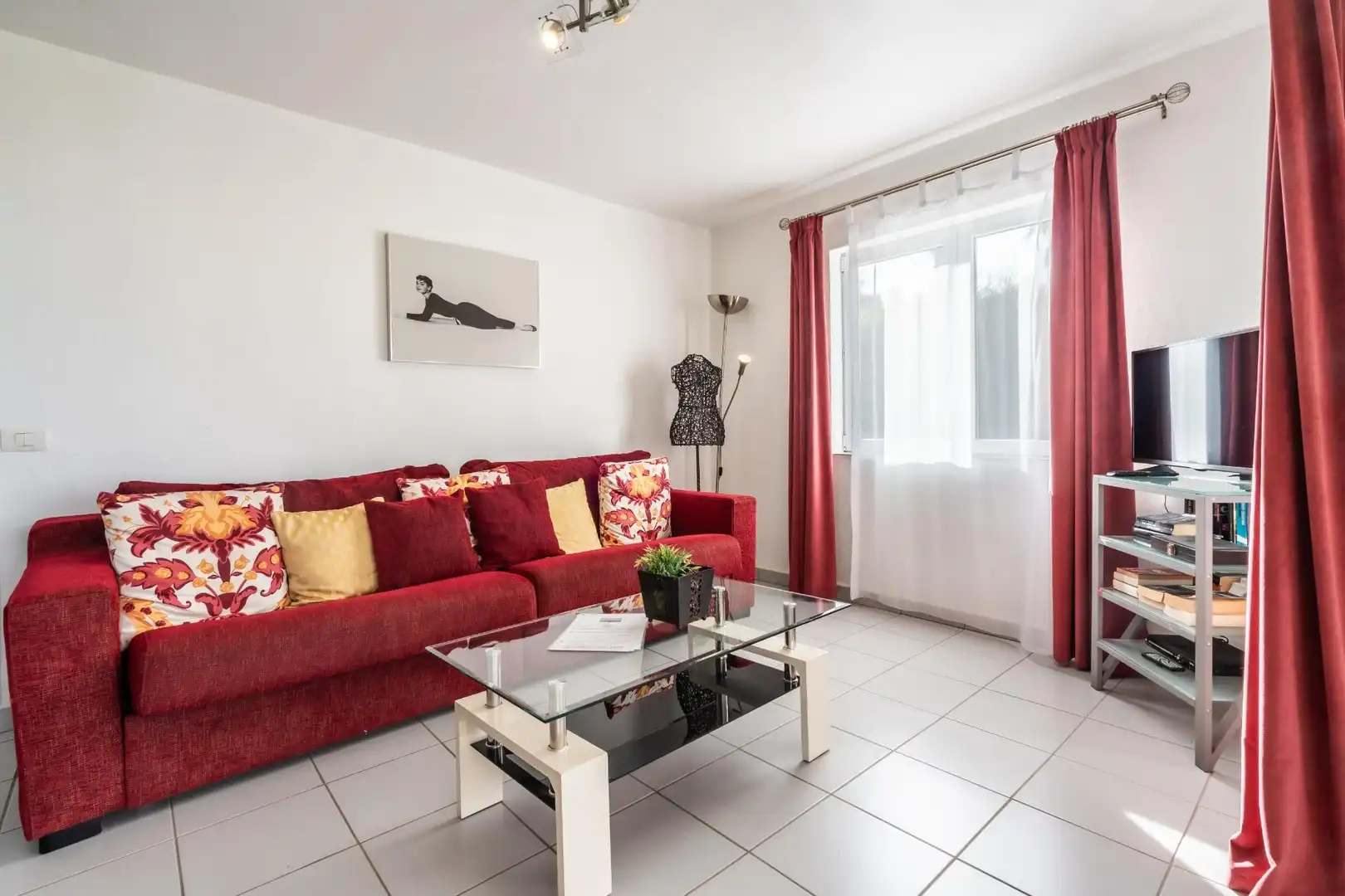 Sala d'estar de Casa o xalet en venda en Guía de Isora amb Calefacció, Jardí privat i Moblat