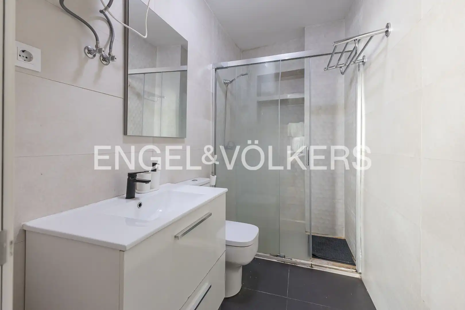 Bathroom of Flat for sale in Madrid  with Air Conditioner, Heating and Parquet flooring