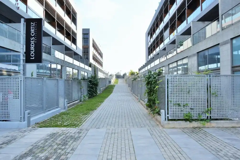 Außenansicht von Wohnung zur Miete in Valencia mit Klimaanlage, Heizung und Parkett