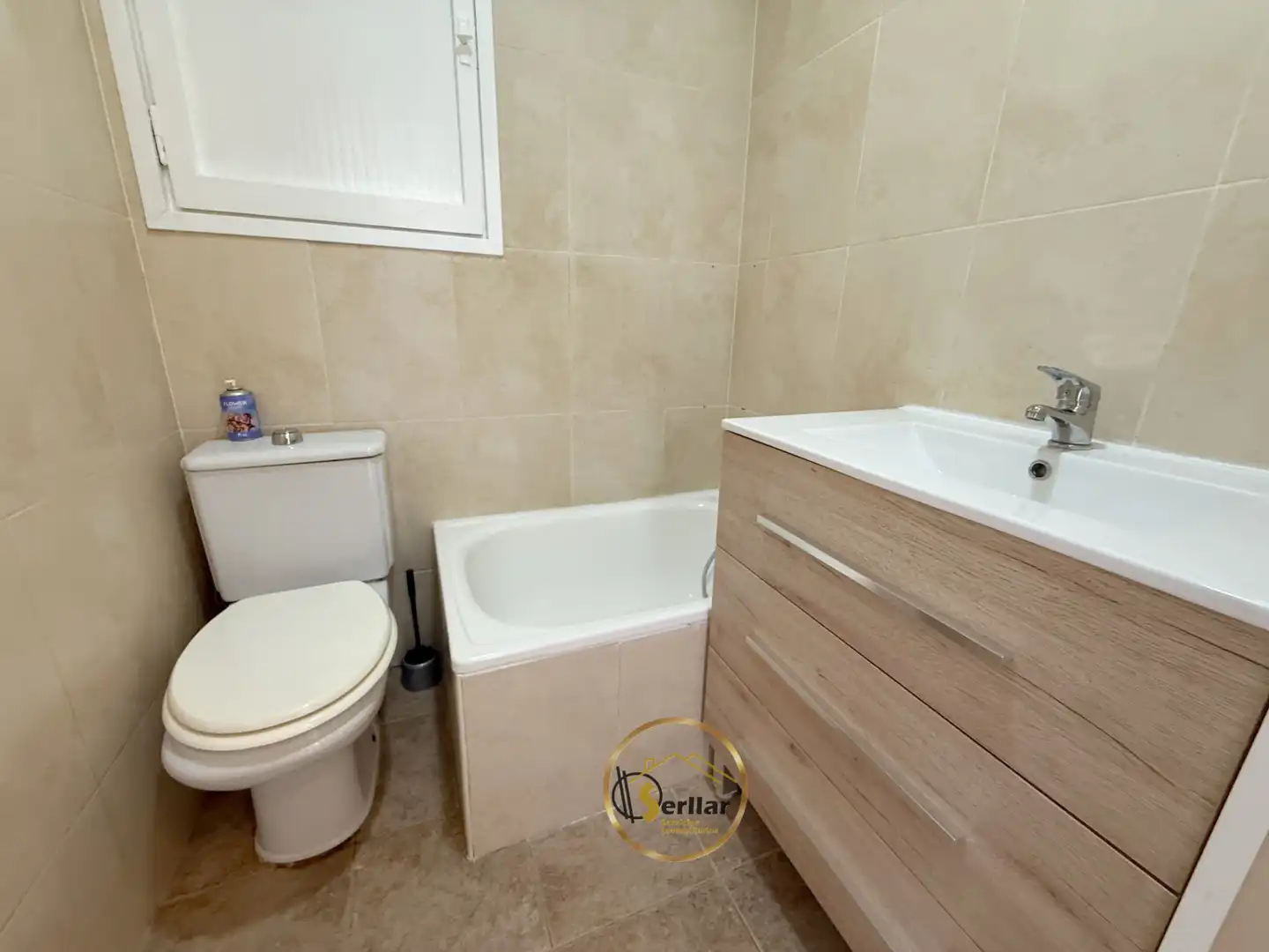 Baño de Piso en venta en Sabadell con Calefacción y Microondas