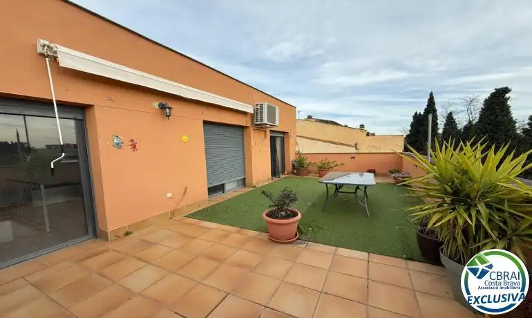 Terraza de Dúplex en venta en Figueres con Terraza y Piscina comunitaria