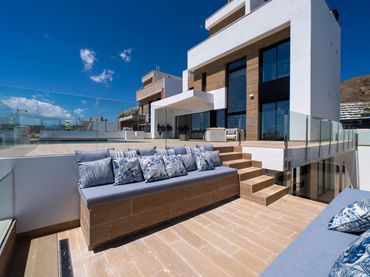 Chalet con piscina en venta en Golf Bahía