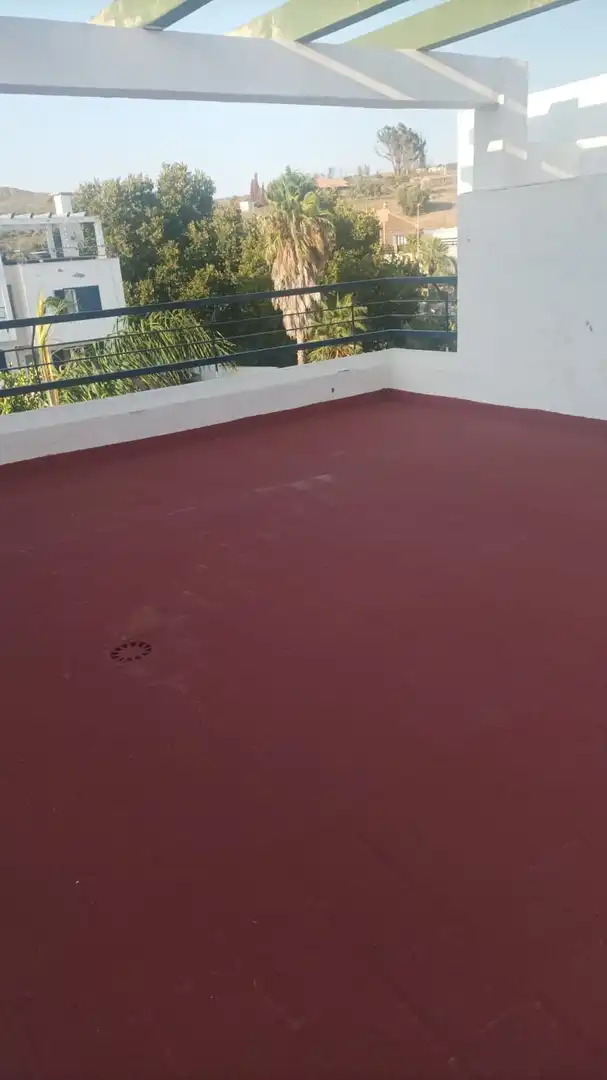 Terrassa de Casa adosada en venda en La Línea de la Concepción amb Aire condicionat, Jardí privat i Terrassa