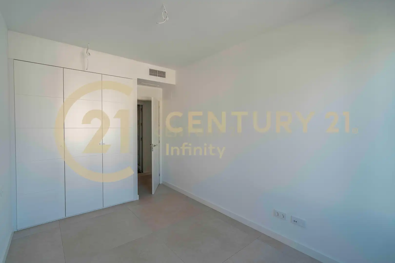 Habitación de Apartamento en venta en Torremolinos con Aire acondicionado, Jardín privado y Trastero