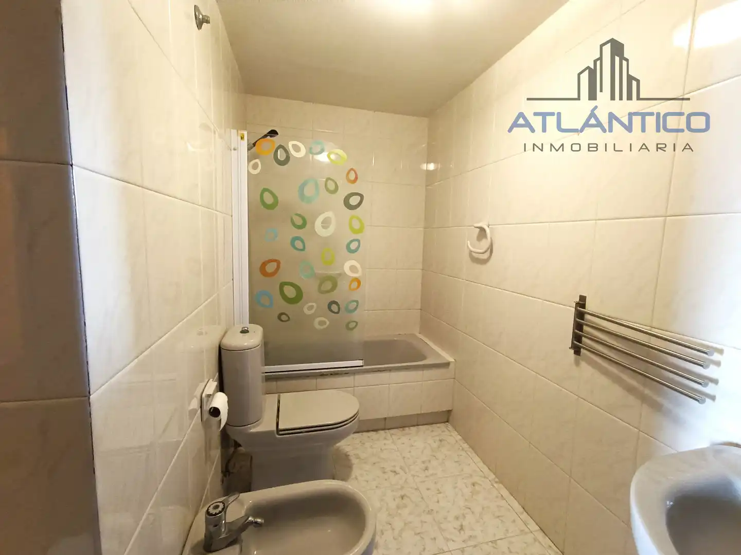 Baño de Apartamento en venta en A Coruña Capital  con Parquet, Trastero y Amueblado