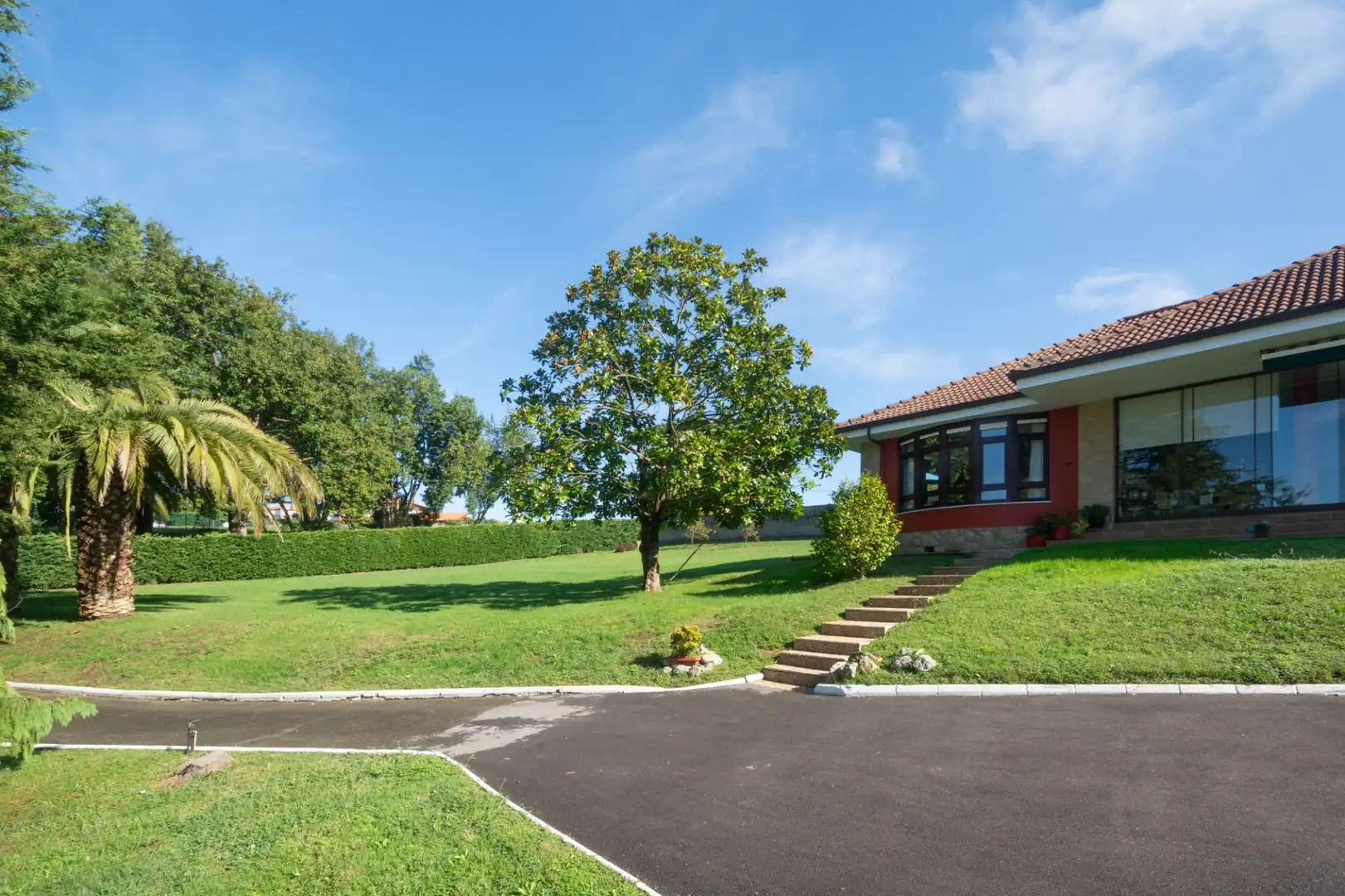 Vista exterior de Casa o chalet en venta en Somió - Cabueñes