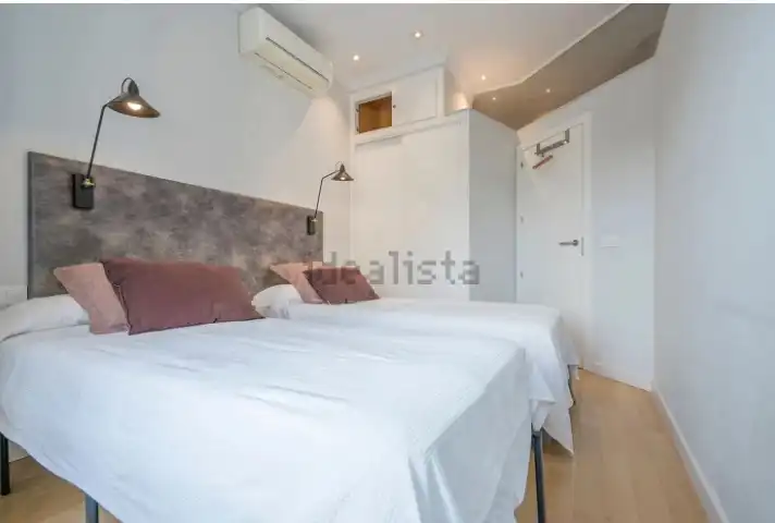 Bedroom of Flat for rent in Madrid  with Air Conditioner, Heating and Parquet flooring