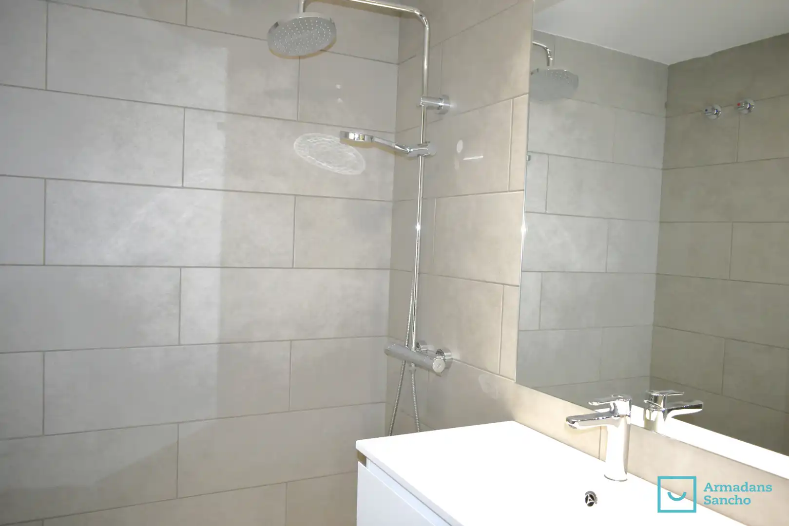 Baño de Piso de alquiler en Tiana con Terraza
