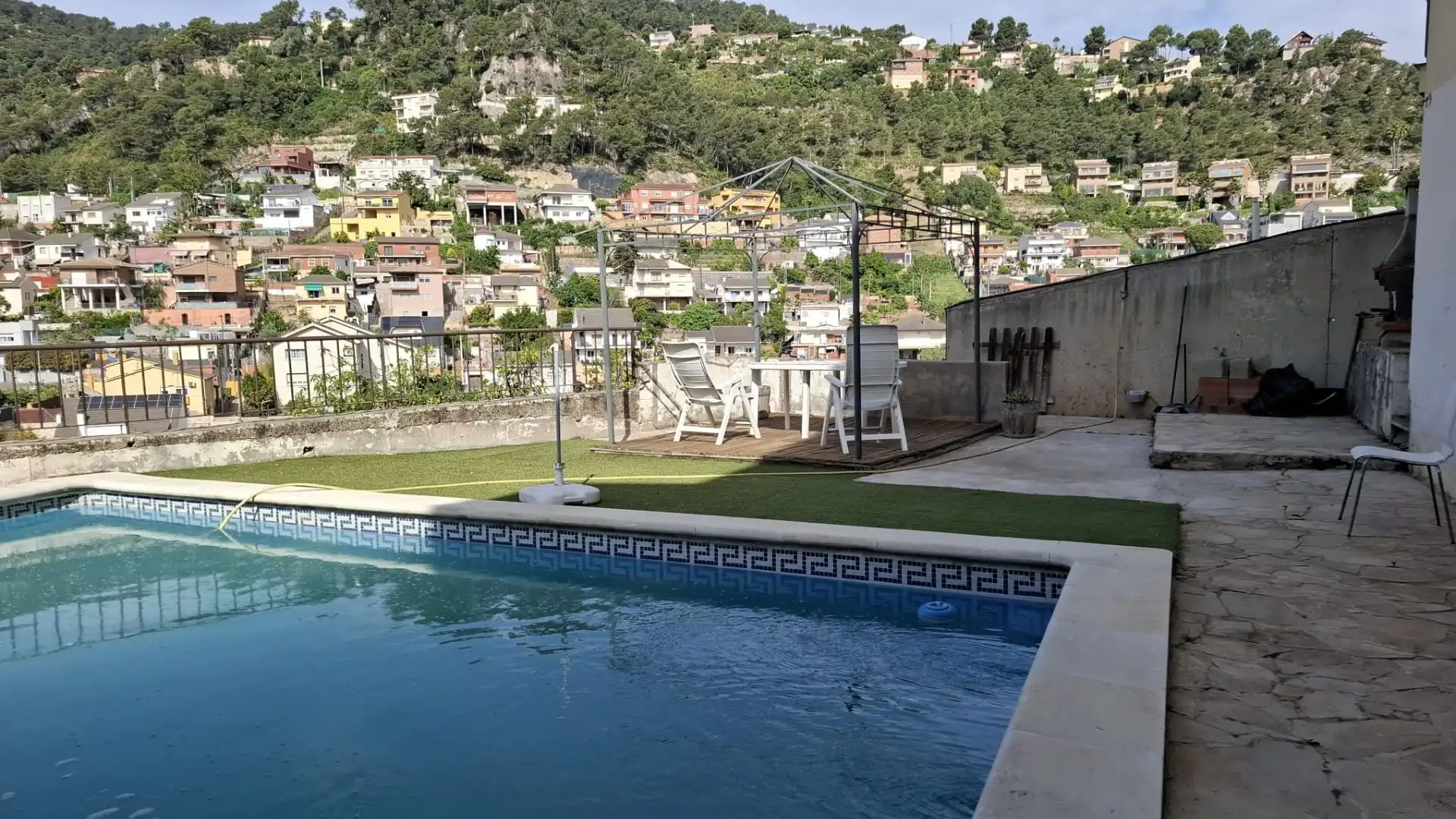 Piscina de Casa adosada en venda en Vallirana amb Aire condicionat i Terrassa
