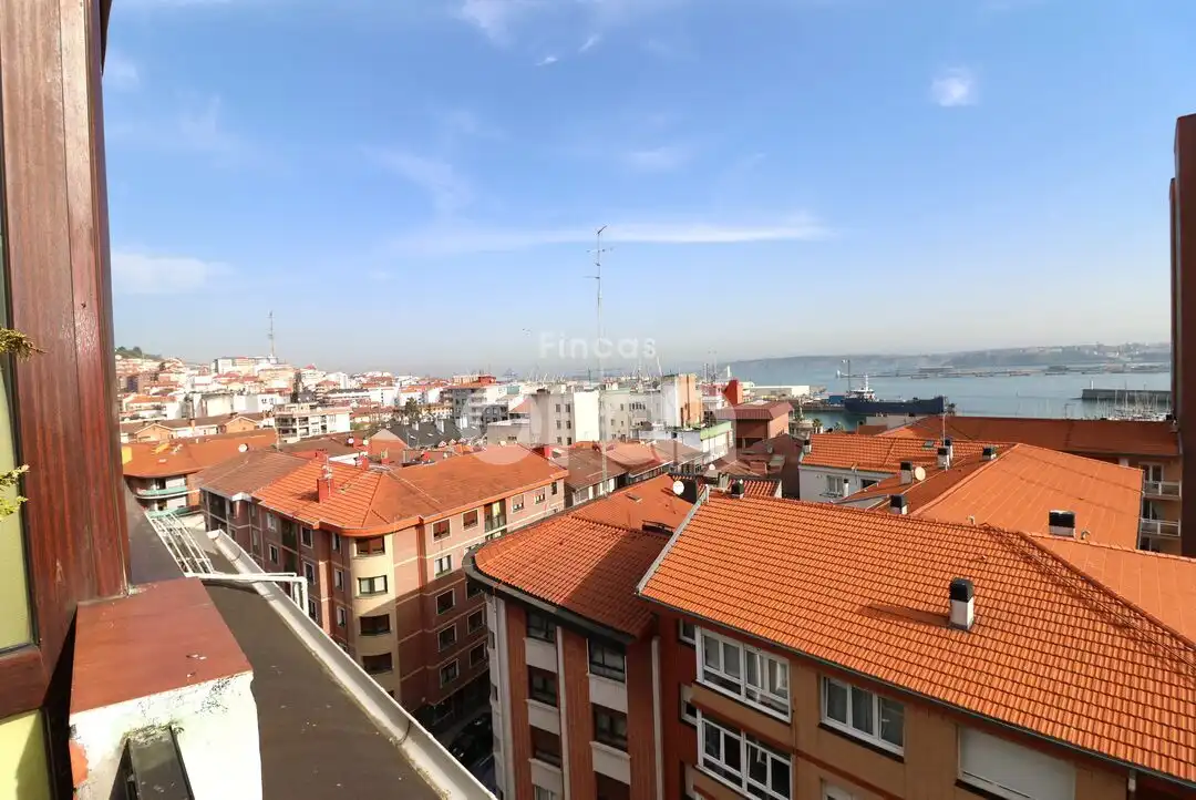 Vista exterior de Ático en venta en Santurtzi  con Calefacción, Terraza y Amueblado