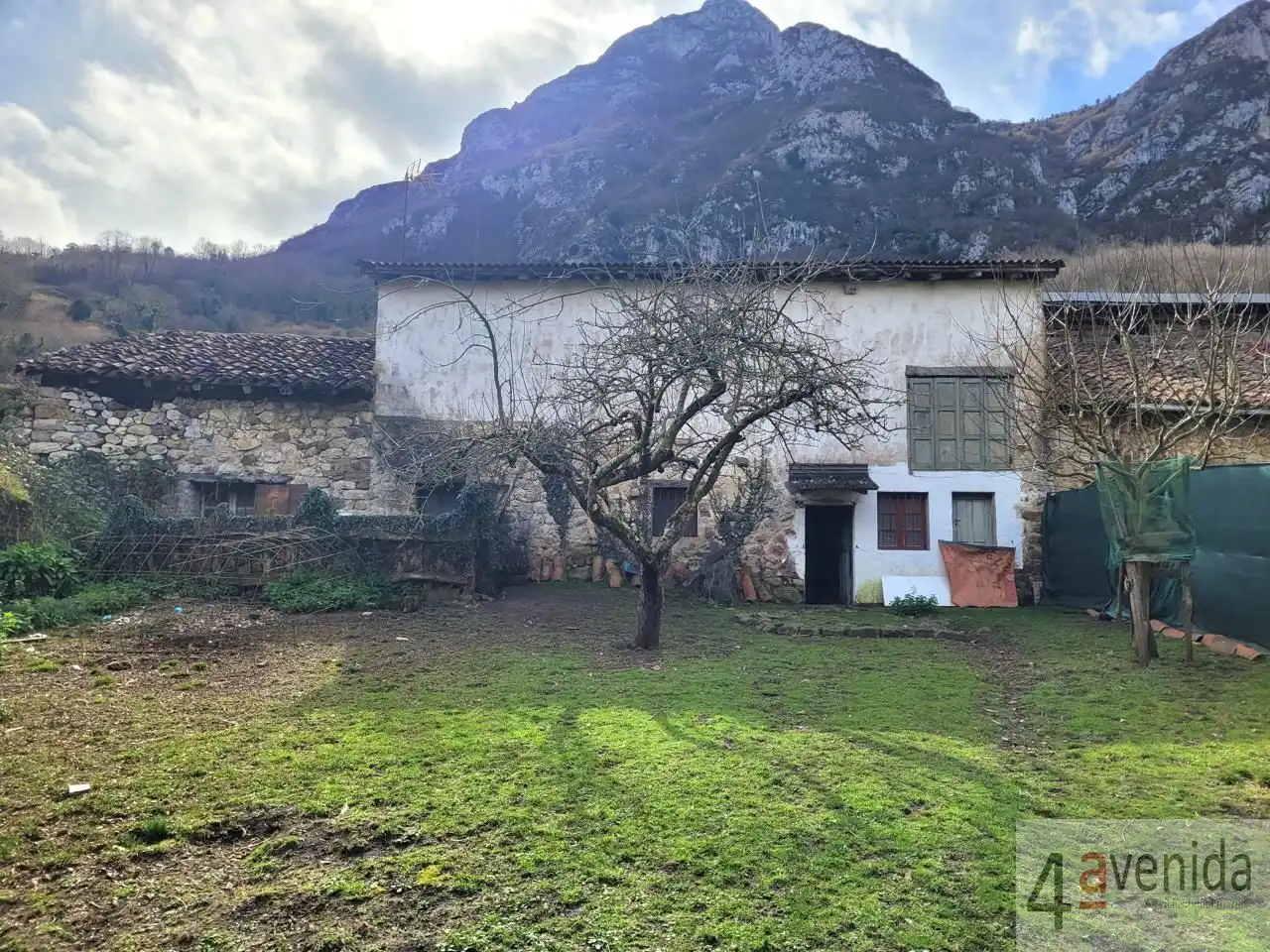 Außenansicht von Haus oder Chalet zum Verkauf in Quirós mit Heizung und Privatgarten