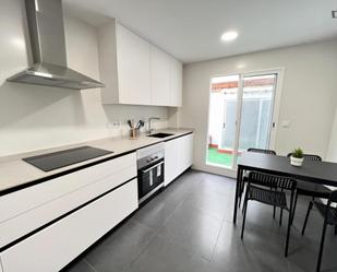 Cuina de Apartament de lloguer en  Valencia Capital amb Moblat, Forn i Rentadora