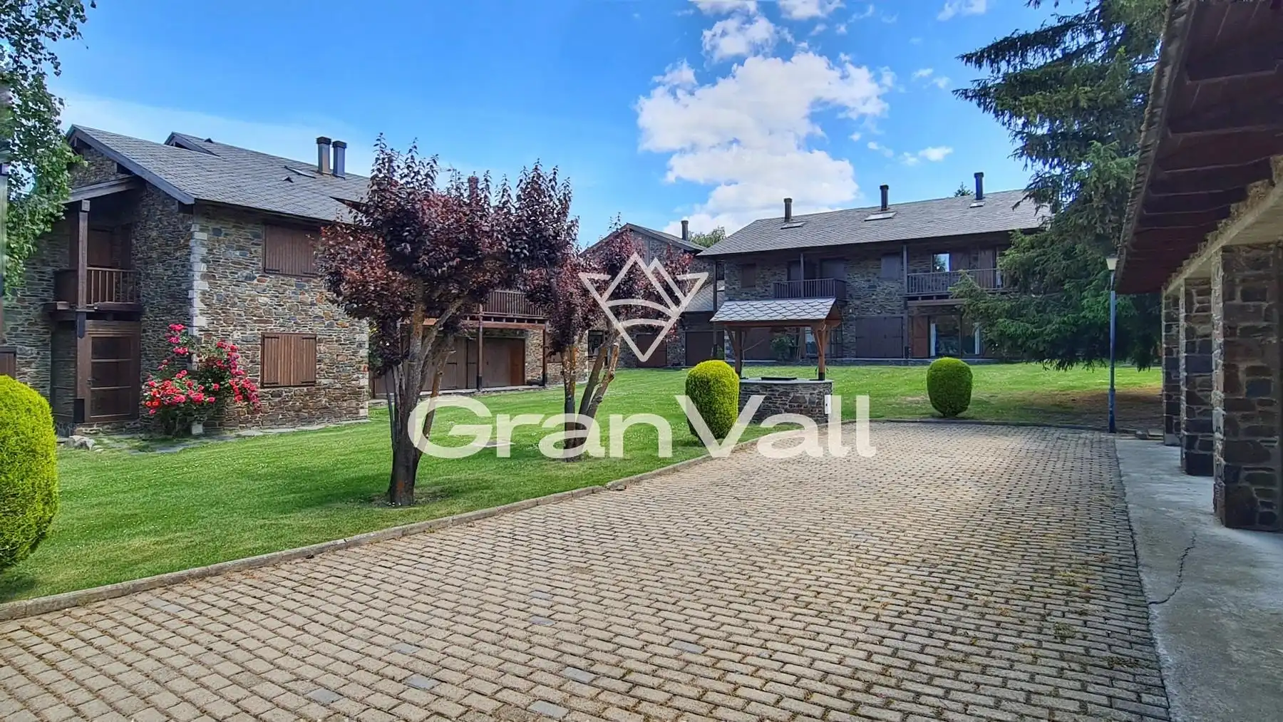 Jardí de Casa adosada en venda en Puigcerdà amb Calefacció, Jardí privat i Parquet