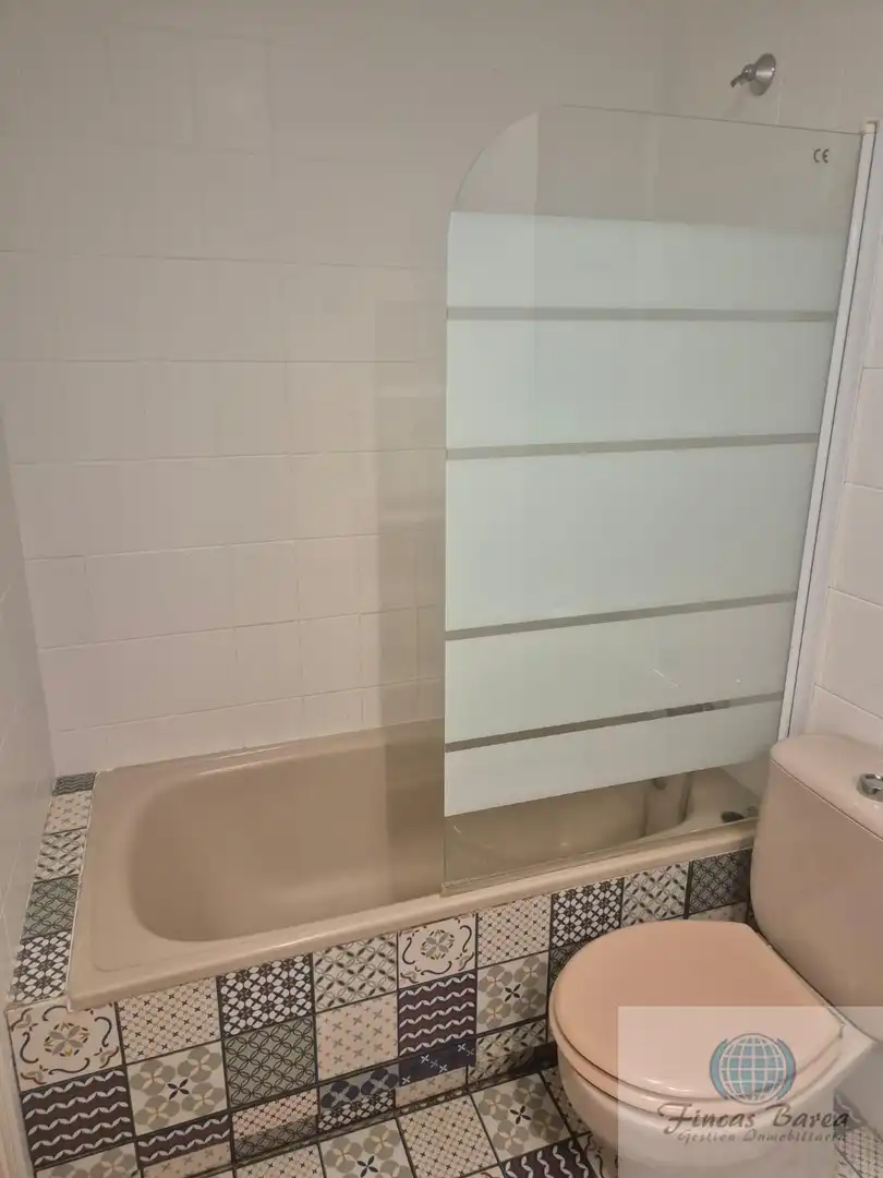 Badezimmer von Wohnung zum Verkauf in Fuengirola mit Klimaanlage und Terrasse