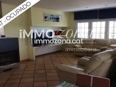 Detached house with pool for sale in JOSEP PLA I CASADEVALL