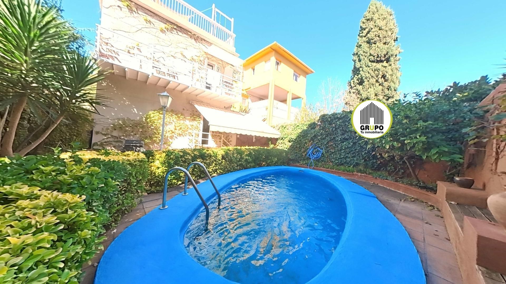 Vista exterior de Planta baixa de lloguer en Esplugues de Llobregat amb Aire condicionat, Calefacció i Jardí privat