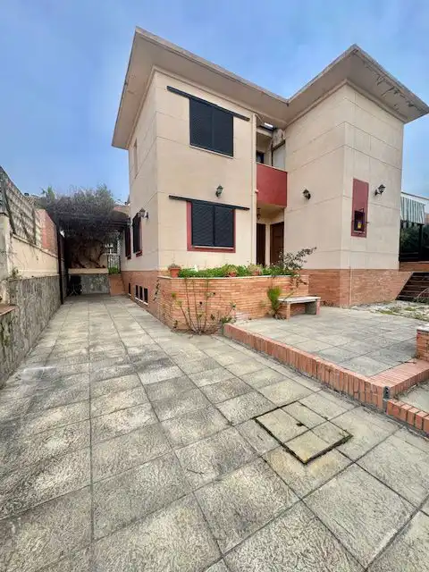 Vista exterior de Casa o chalet en venta en Bormujos con Aire acondicionado y Terraza