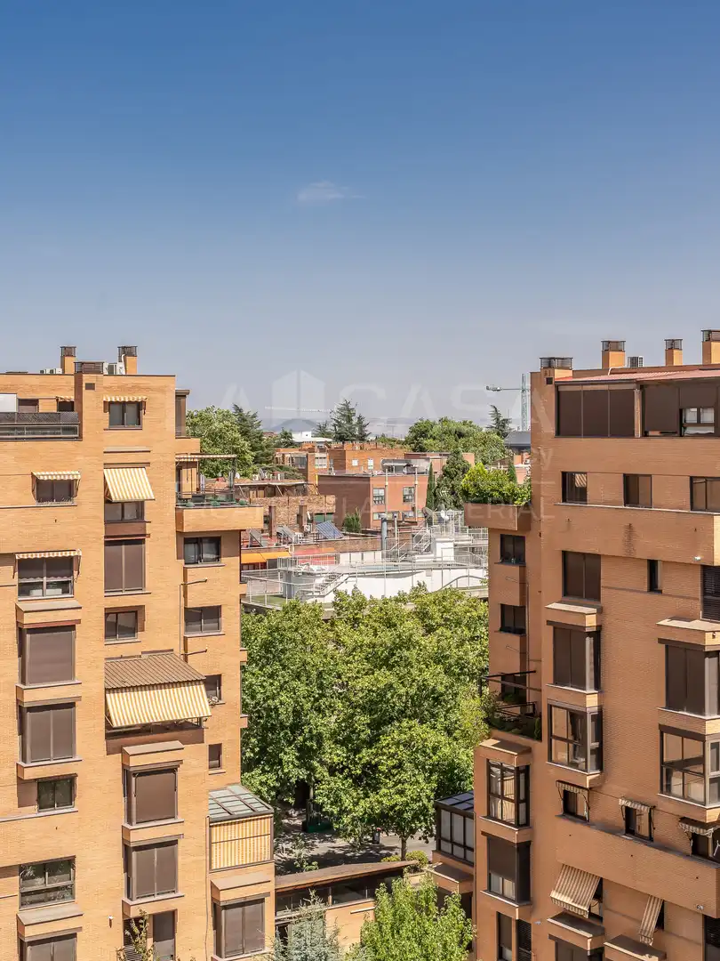 Vista exterior de Dúplex en venda en Ciudad Lineal