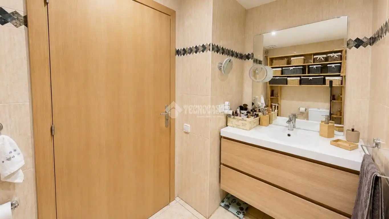 Badezimmer von Wohnung zum Verkauf in Vic mit Klimaanlage, Heizung und Terrasse