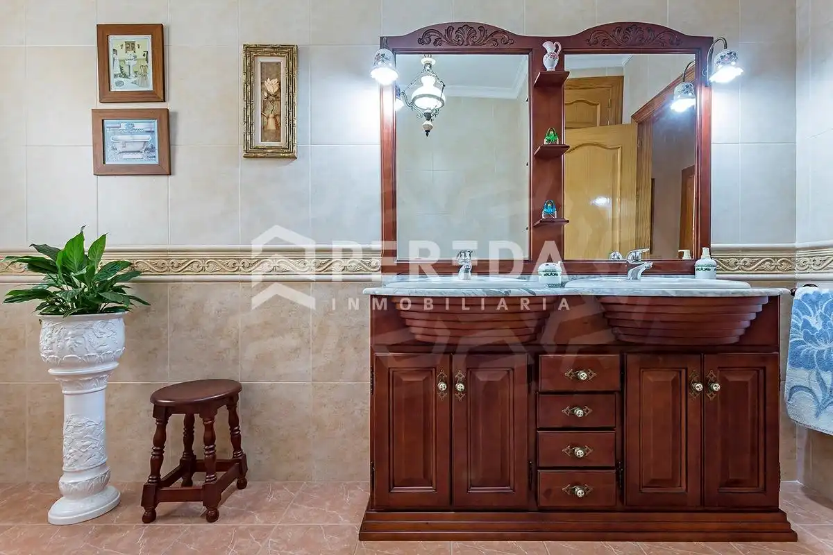 Baño de Casa adosada en venta en Roquetas de Mar con Aire acondicionado, Jardín privado y Terraza