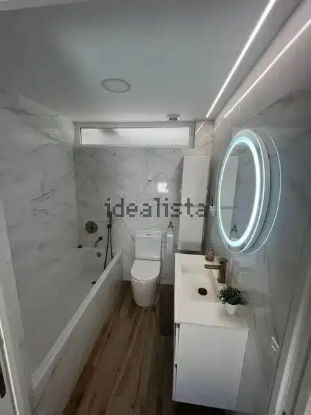 Badezimmer von Dachboden zur Miete in Almería mit Klimaanlage, Heizung und Terrasse