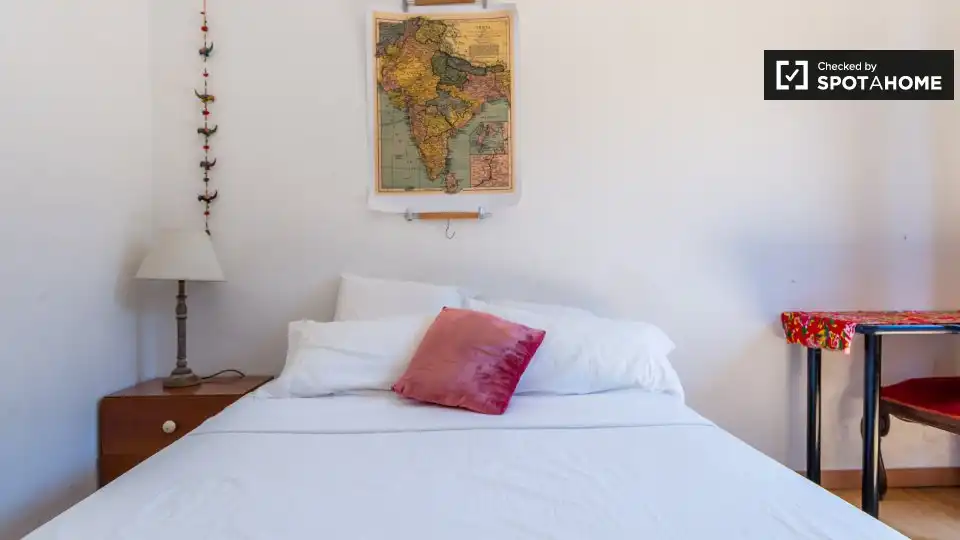 Bedroom of Flat for share in Barcelona  with Air Conditioner, Heating and Terrace