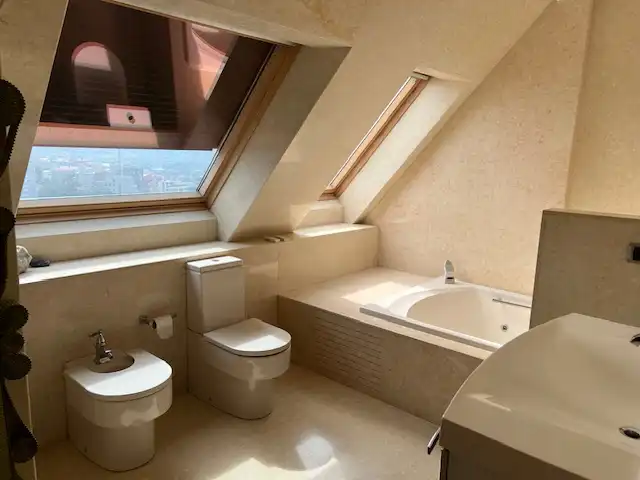 Baño de Piso de alquiler en Vigo  con Aire acondicionado, Calefacción y Parquet