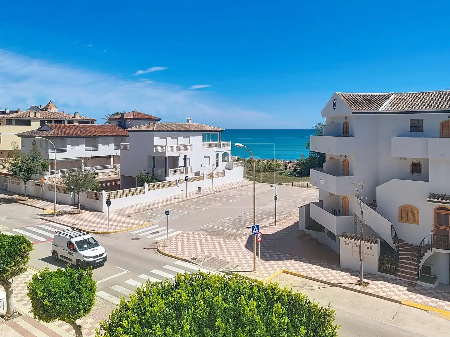 Vista exterior de Ático en venta en Tavernes de la Valldigna con Terraza, Trastero y Piscina comunitaria