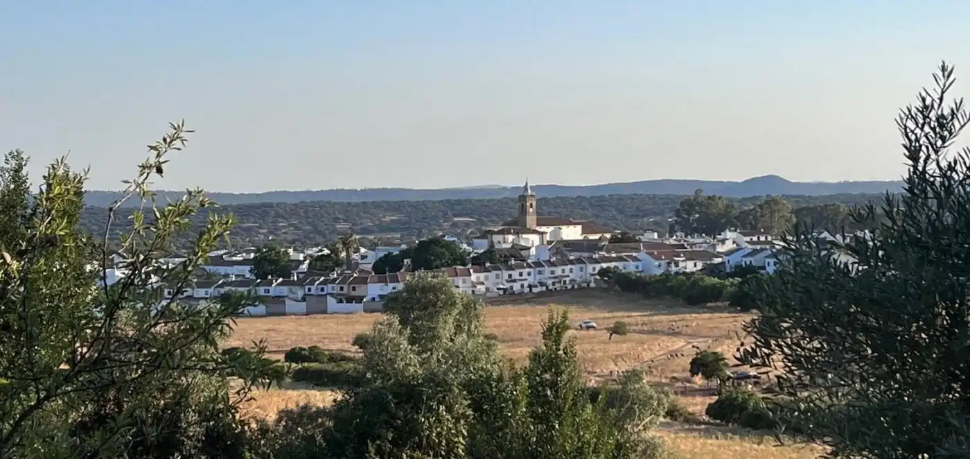 Vista exterior de Casa o xalet en venda en El Pedroso amb Terrassa, Traster i Balcó