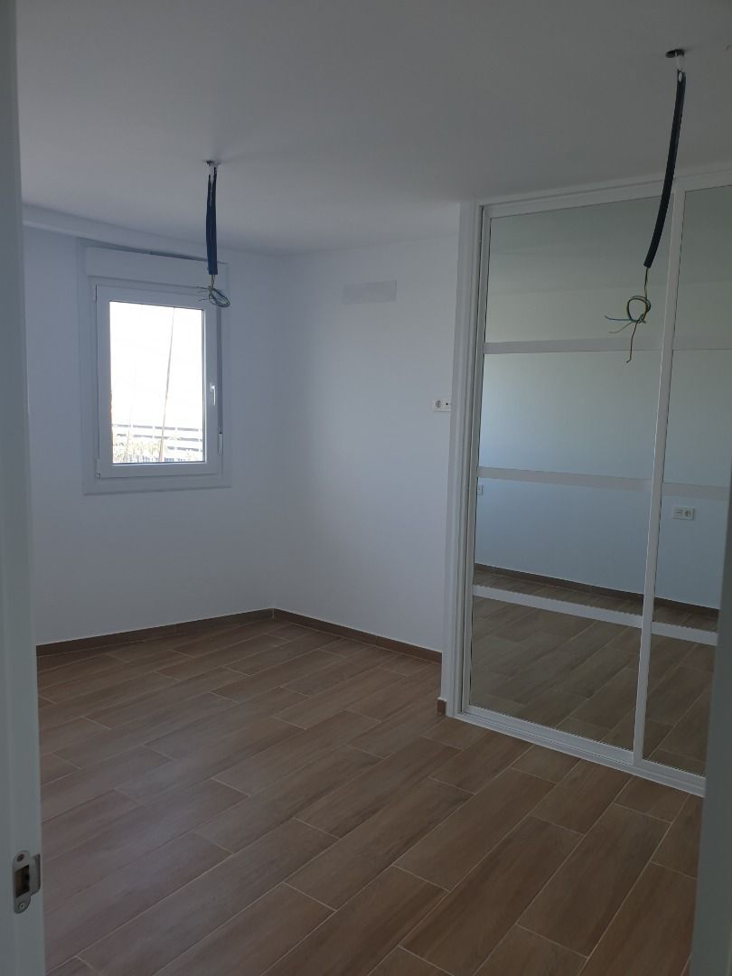 Bedroom of Flat for sale in Algeciras  with Air Conditioner, Heating and Parquet flooring