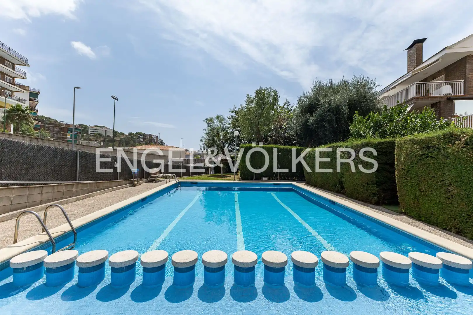 Piscina de Casa o chalet en venta en Castelldefels con Aire acondicionado, Calefacción y Jardín privado